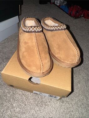 Kids Tasman II Ugg Slippers- Never Worn
